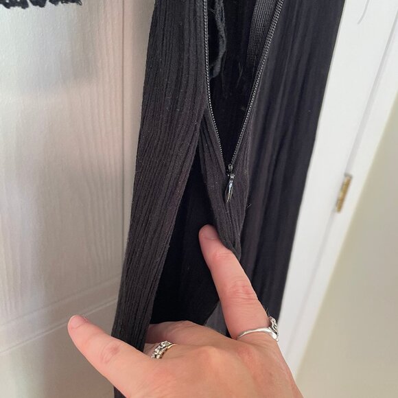 High-low flowy embroidered black dress - Picture 5 of 11